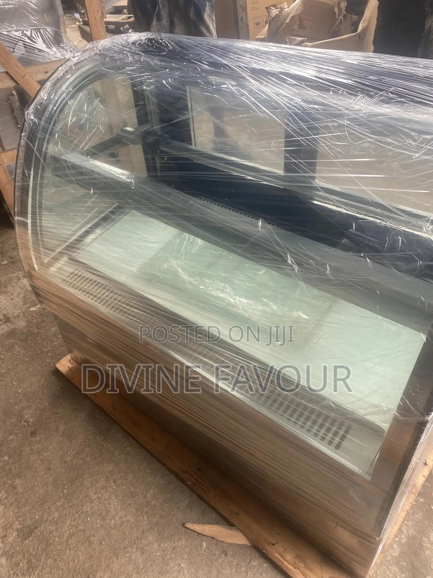Countertop Cake Chiller