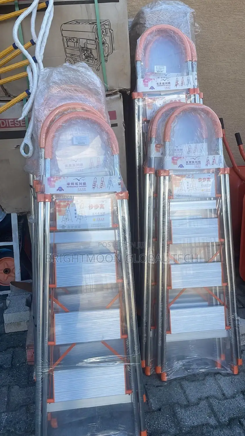 All Kinds of Fiberglass/ Aluminium Ladders Now Available