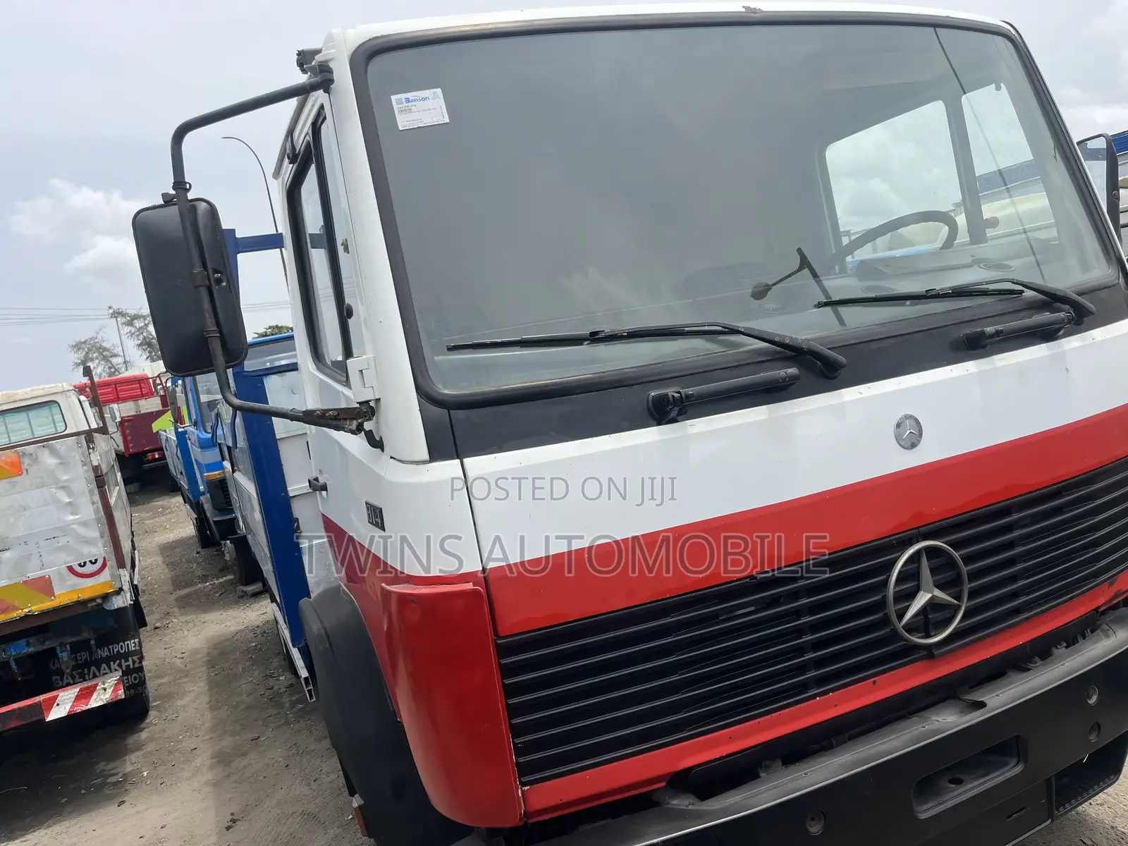 Mercedes-Benz 814 Bucket