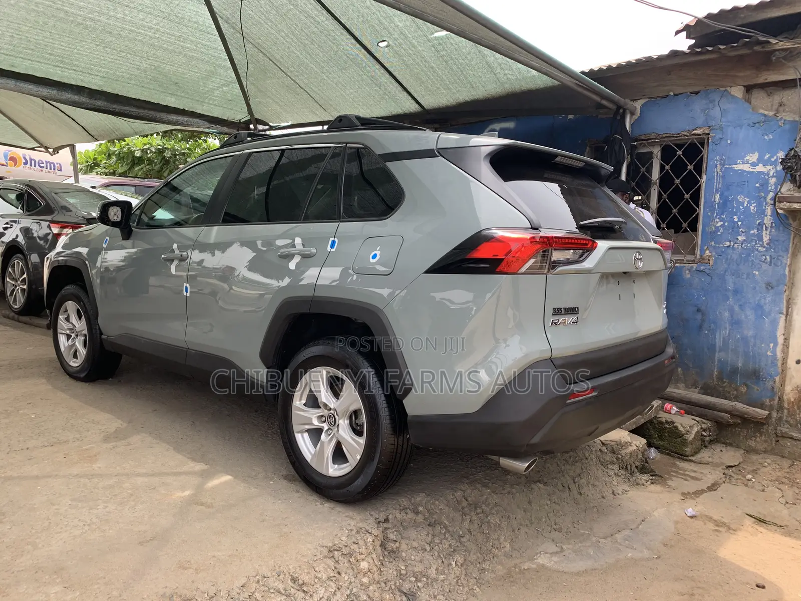 Toyota RAV4 XLE Premium 2021