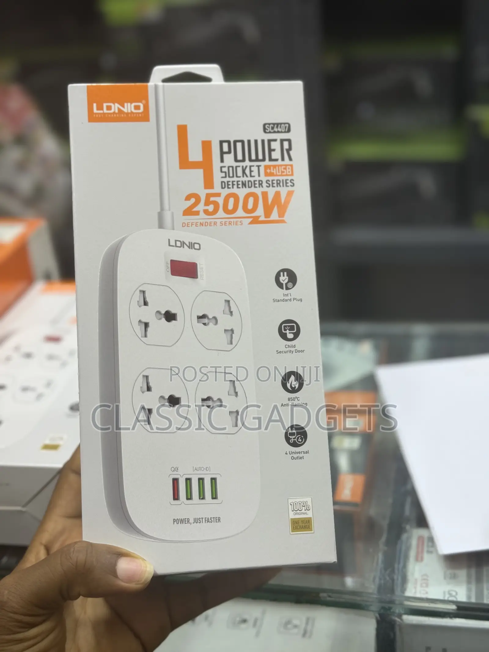 LDNIO Four Independent Switch Sockets With 4 Usb Ports