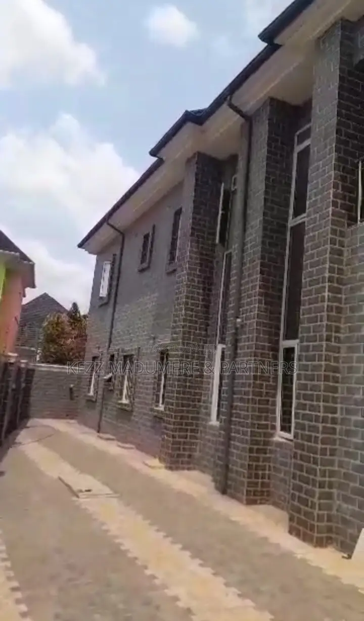 6bdrm Duplex in Federal Housing for sale