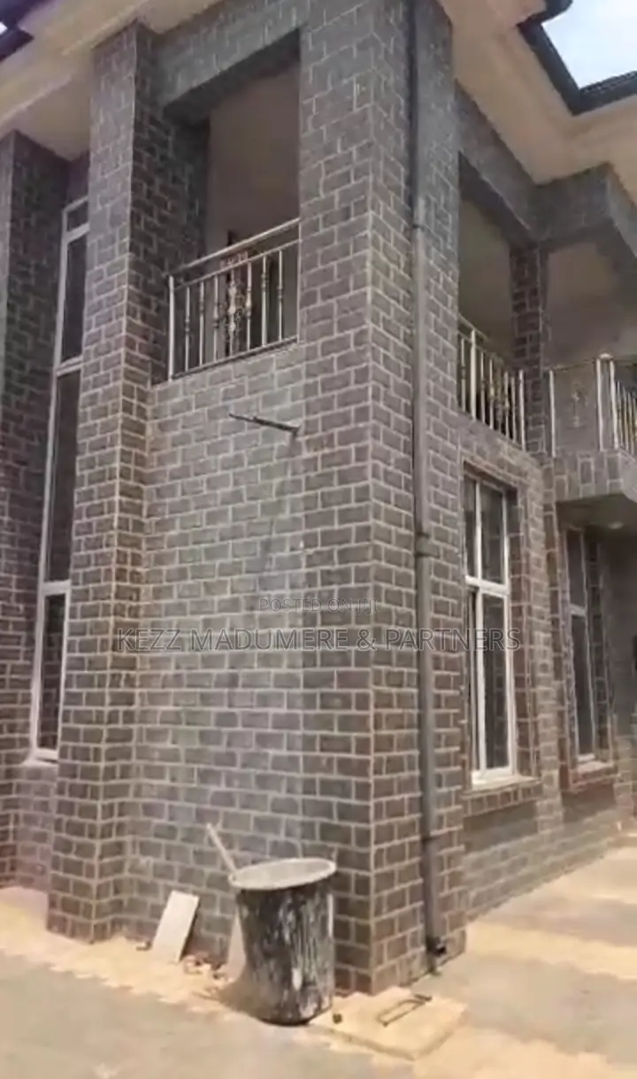6bdrm Duplex in Federal Housing for sale