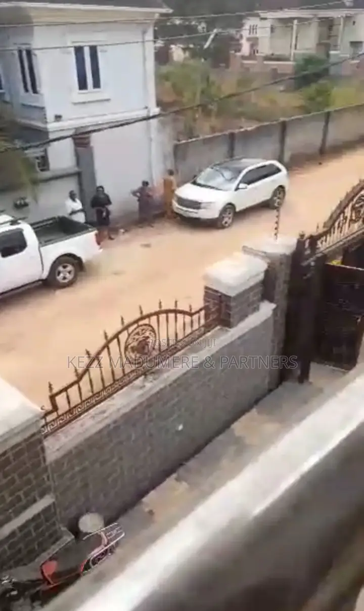 6bdrm Duplex in Federal Housing for sale