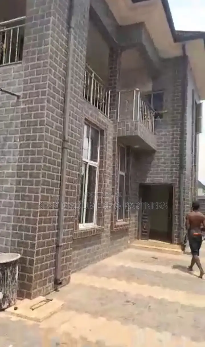 6bdrm Duplex in Federal Housing for sale