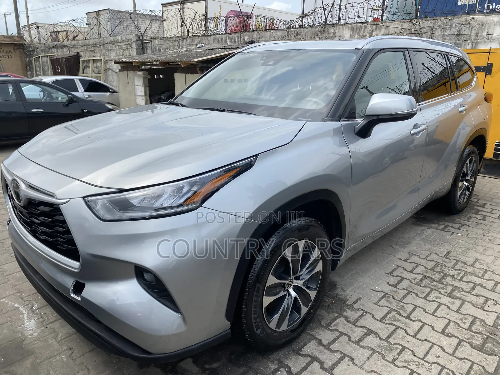 Toyota Highlander XLE 2021 Silver