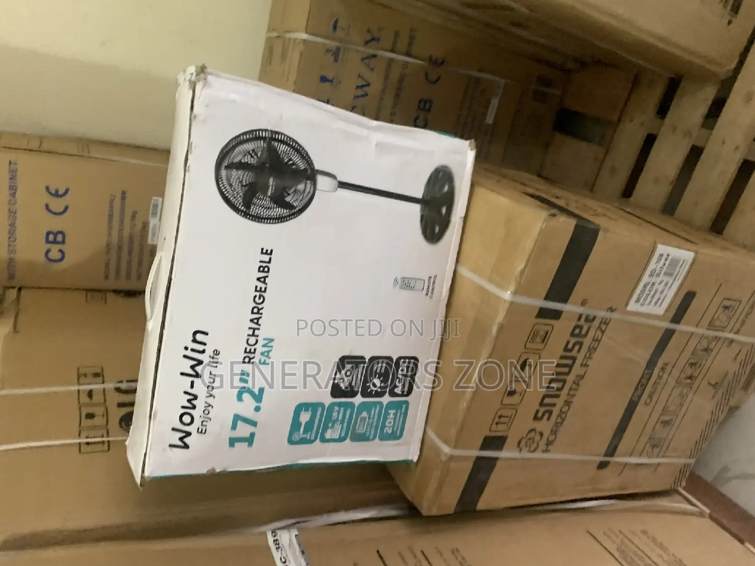 17.2 Inch Rechargeable Wow Win Fan + Remote