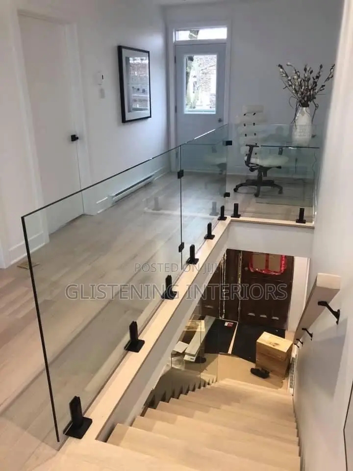 10mm Tempered Glass With Black Spigot