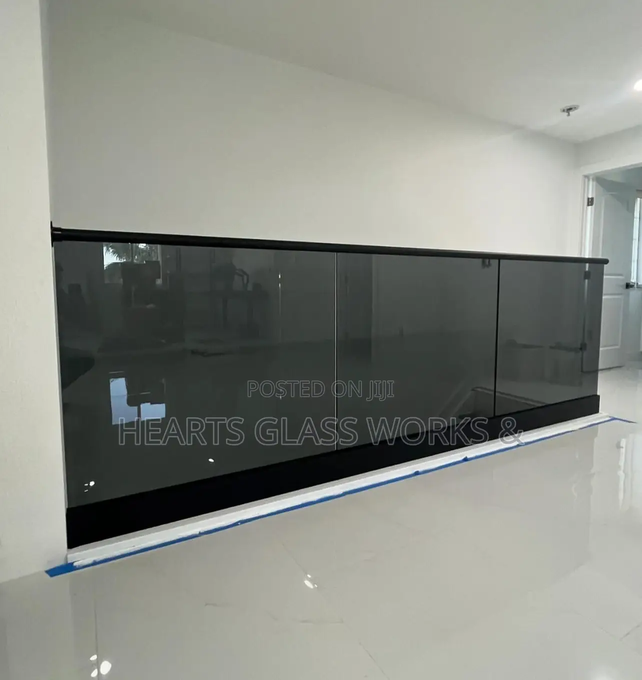 10mm Tempered Grey Glass Balustrade For Landing.