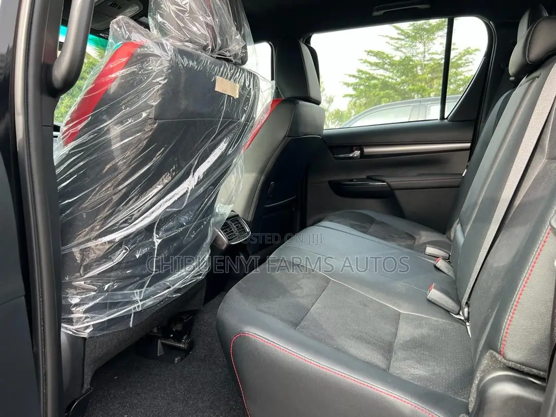 New Toyota Hilux 2023 Black