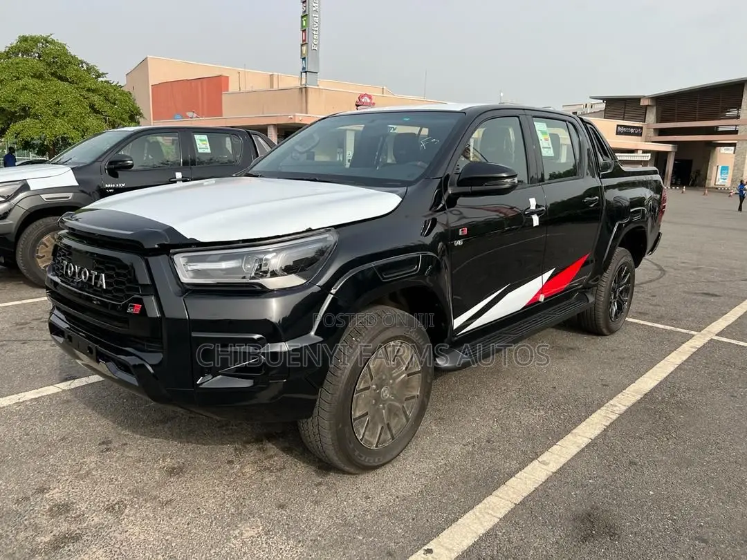 New Toyota Hilux 2023 Black