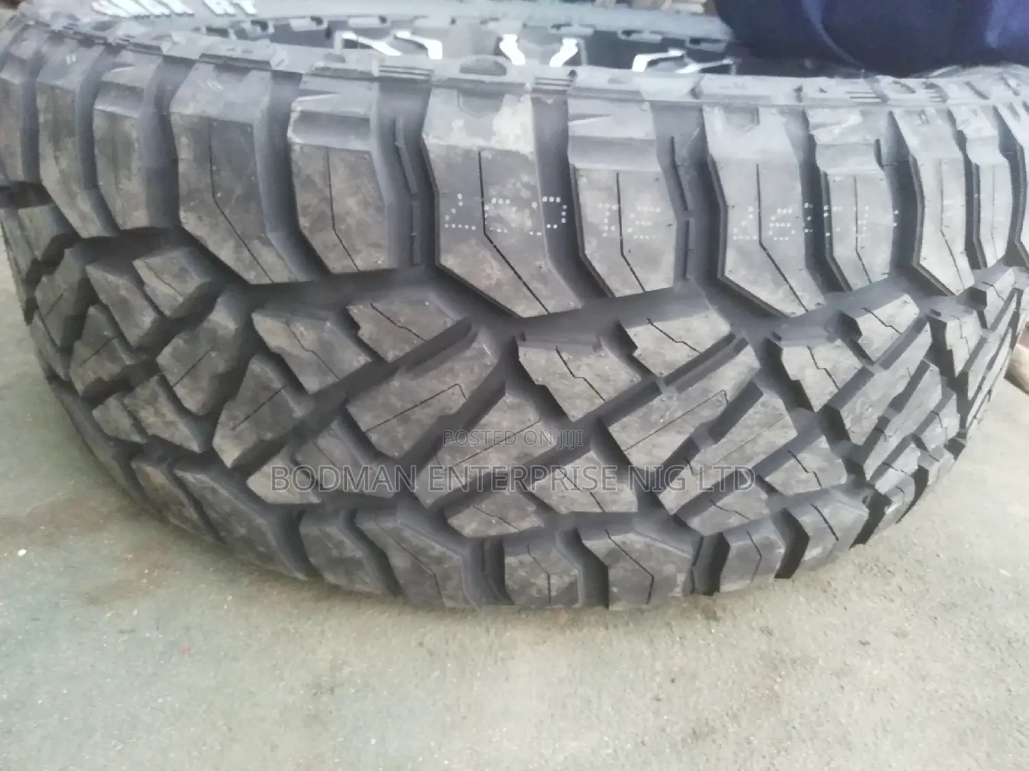 Alloy Wheel and Caterpillar Tyres