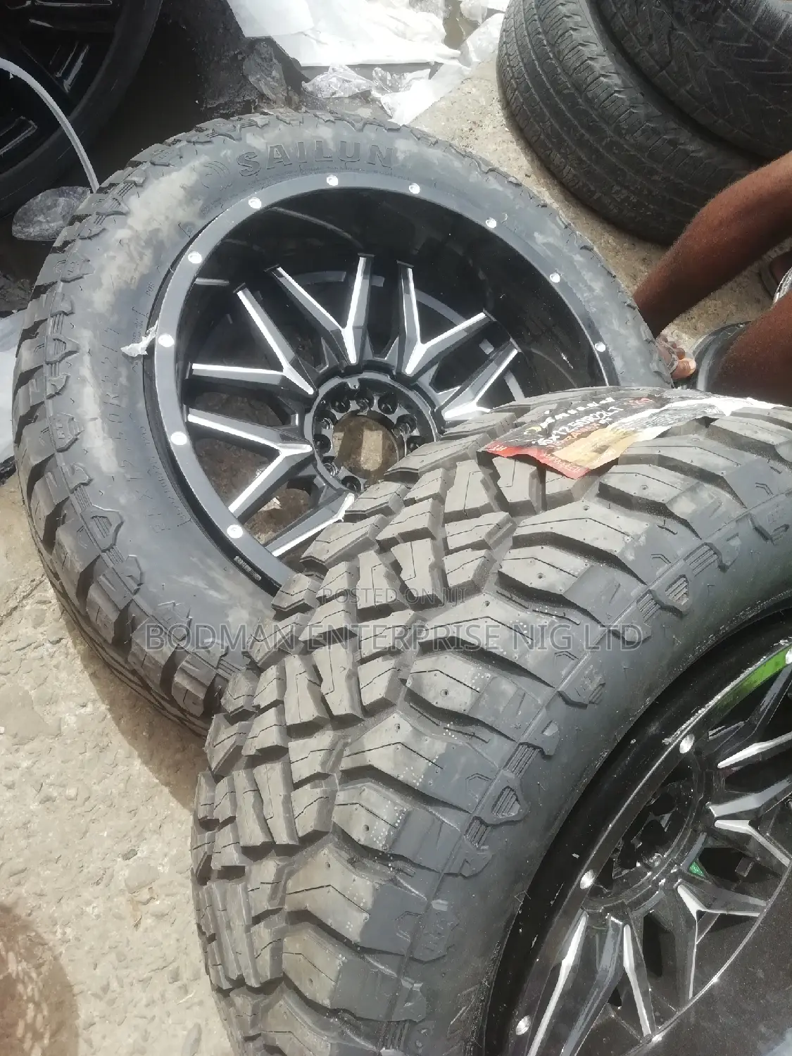 Alloy Wheel and Caterpillar Tyres
