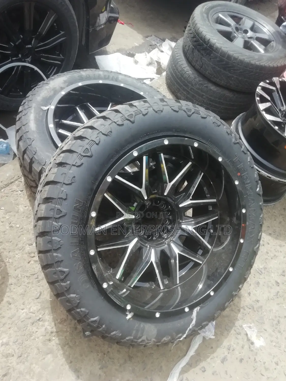 Alloy Wheel and Caterpillar Tyres