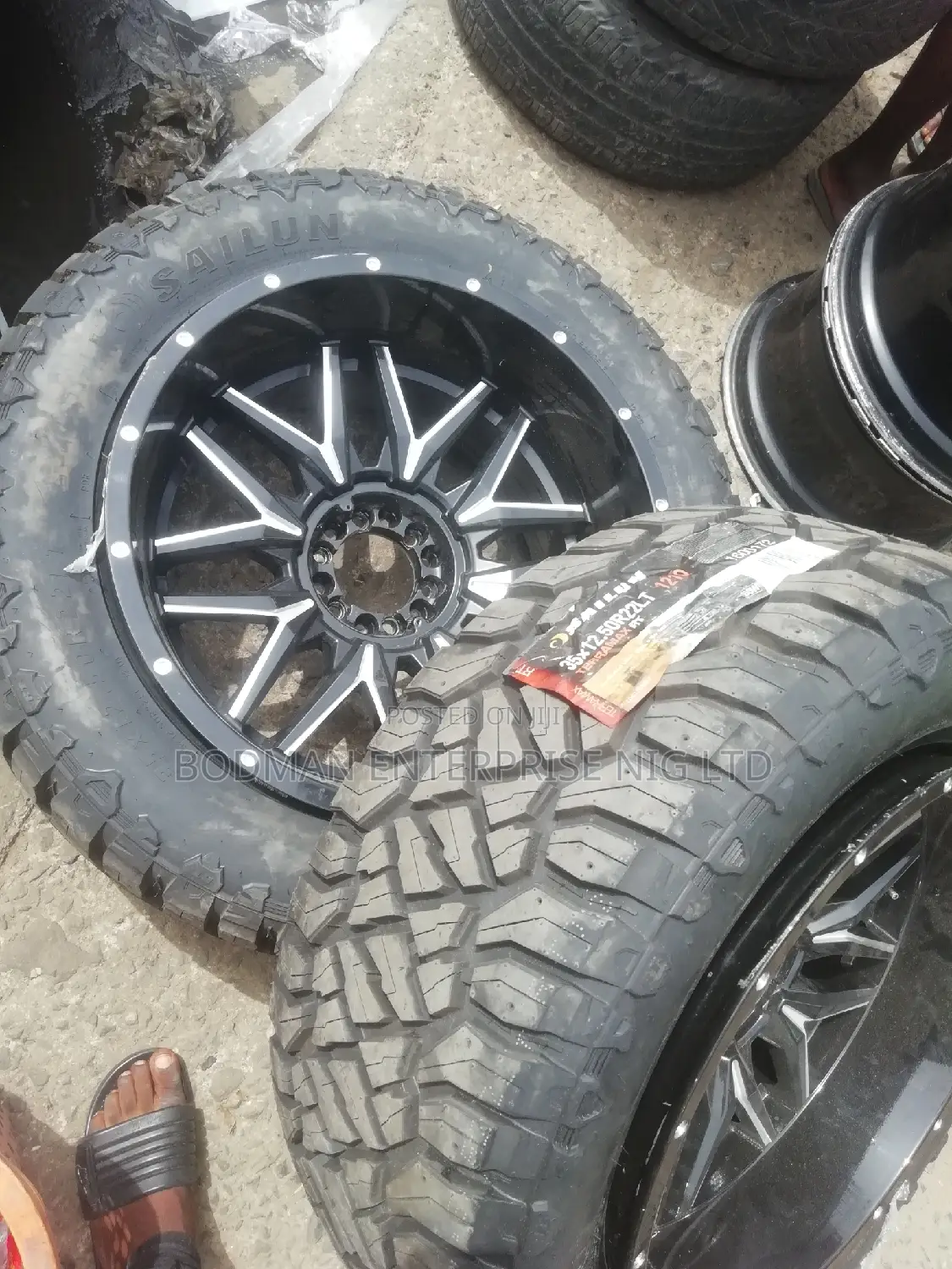 Alloy Wheel and Caterpillar Tyres