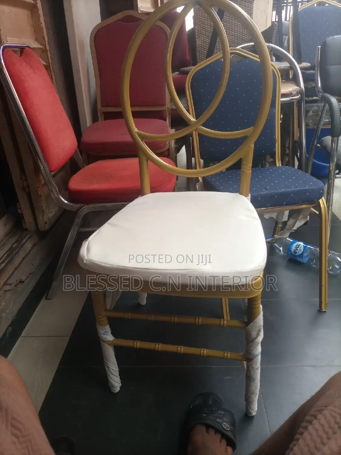 Higher Quality Round Back Chivaly Chair With Cushion
