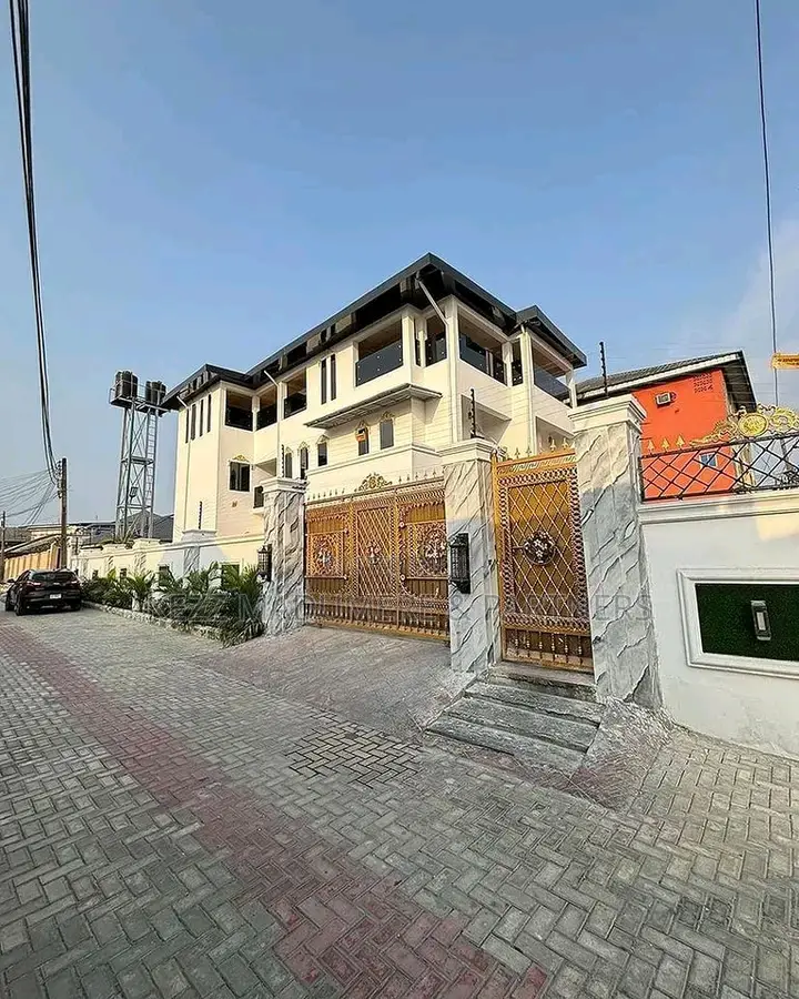 6bdrm Duplex in Woji , Port Harcourt for sale