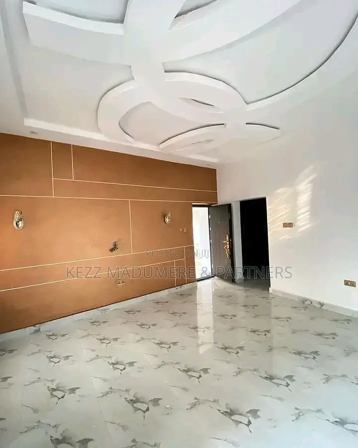 6bdrm Duplex in Woji , Port Harcourt for sale