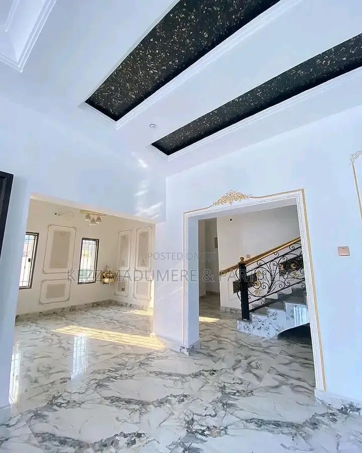 6bdrm Duplex in Woji , Port Harcourt for sale