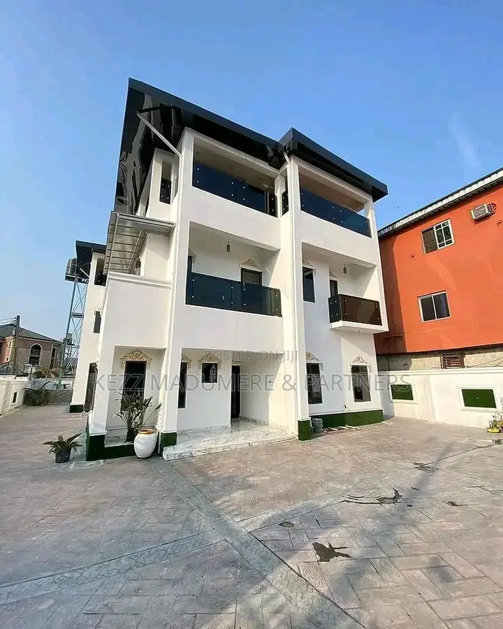 6bdrm Duplex in Woji , Port Harcourt for sale