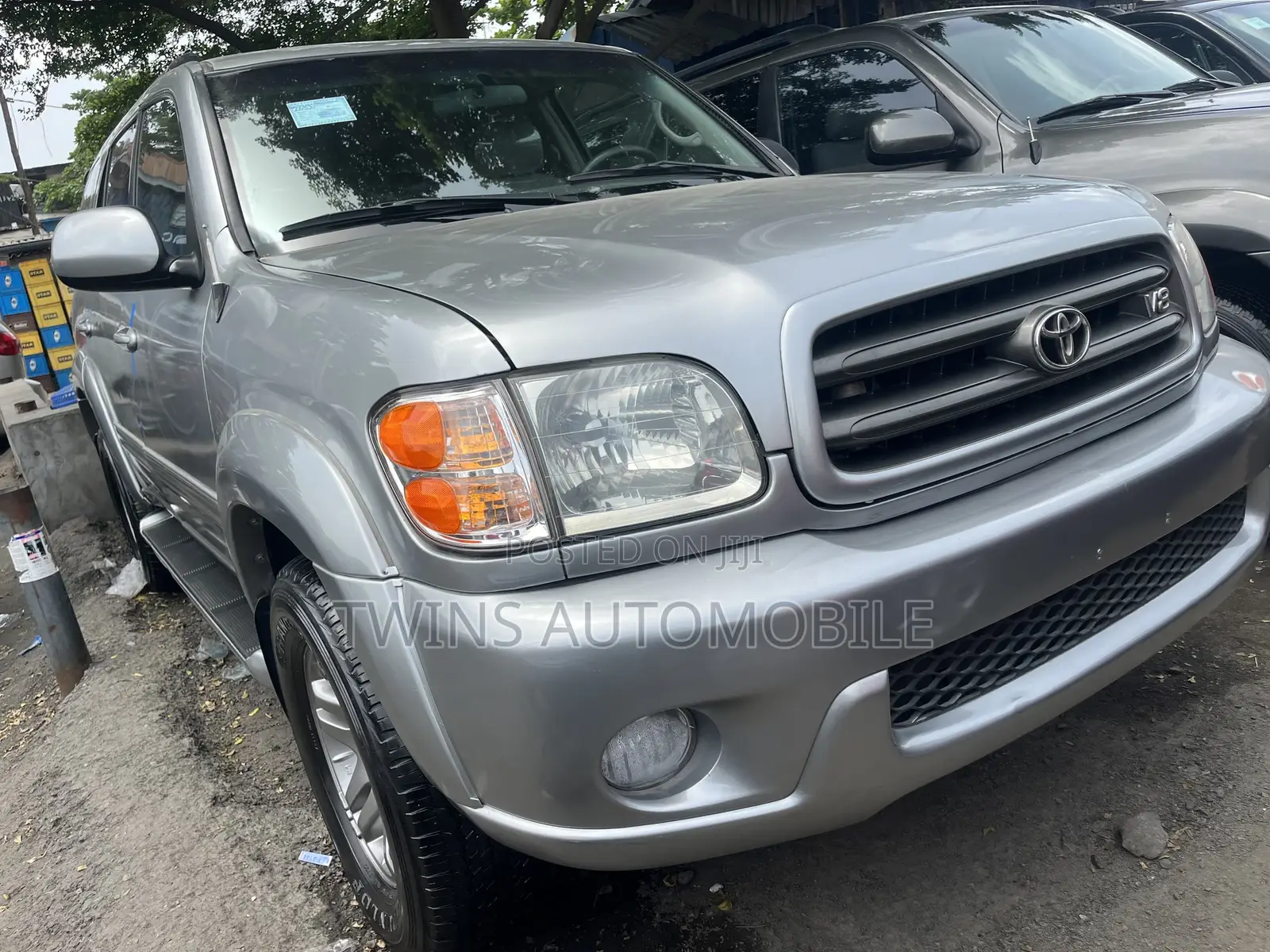 Toyota Sequoia 2004 Silver