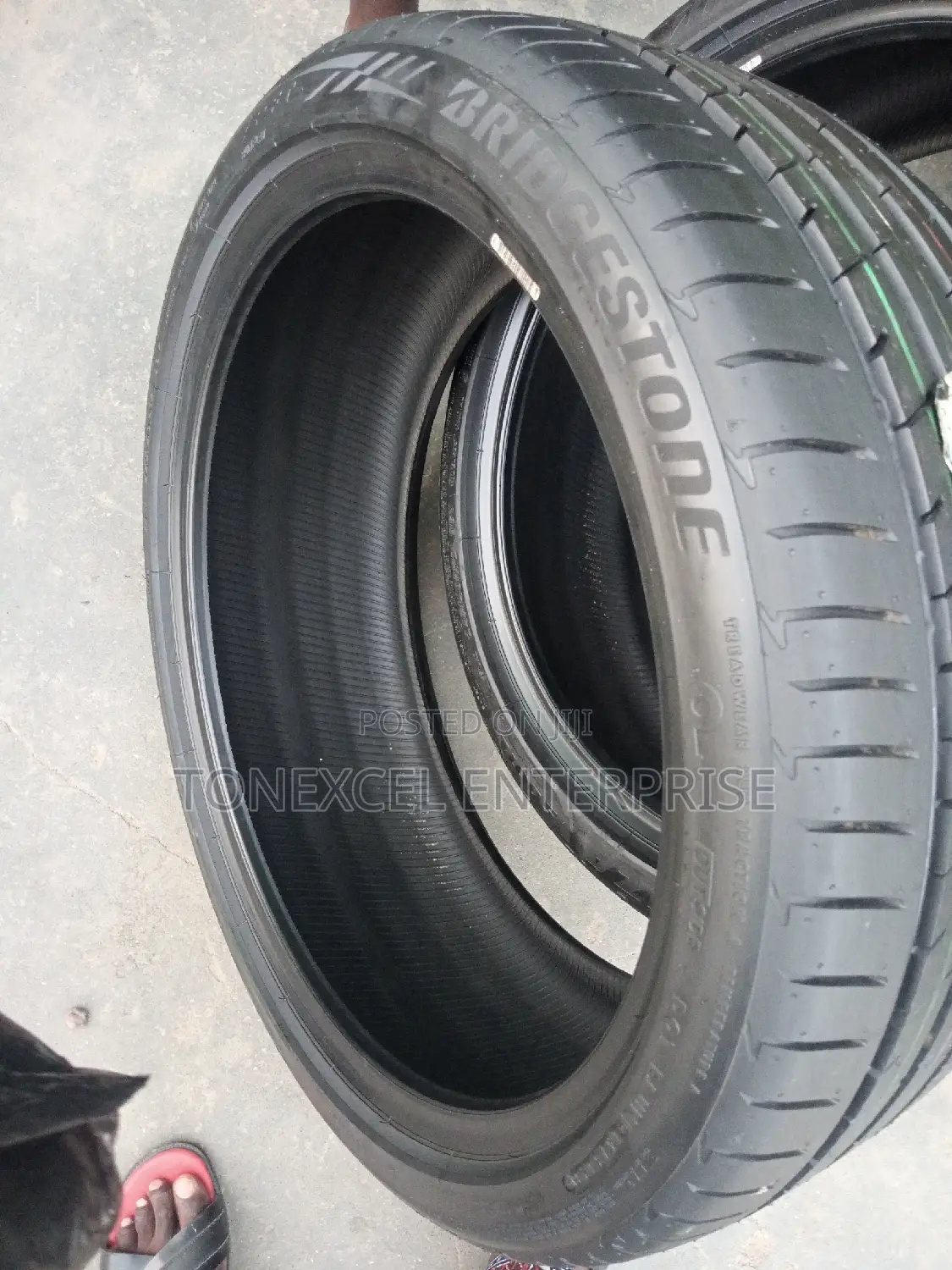 Latest Bridgestone Tyre 245/40/21 Run-Flat