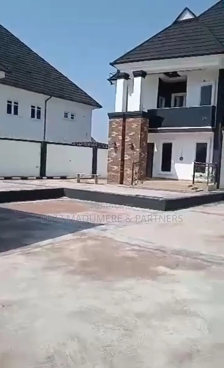 4bdrm Duplex in Near Amakaohia, Owerri for sale