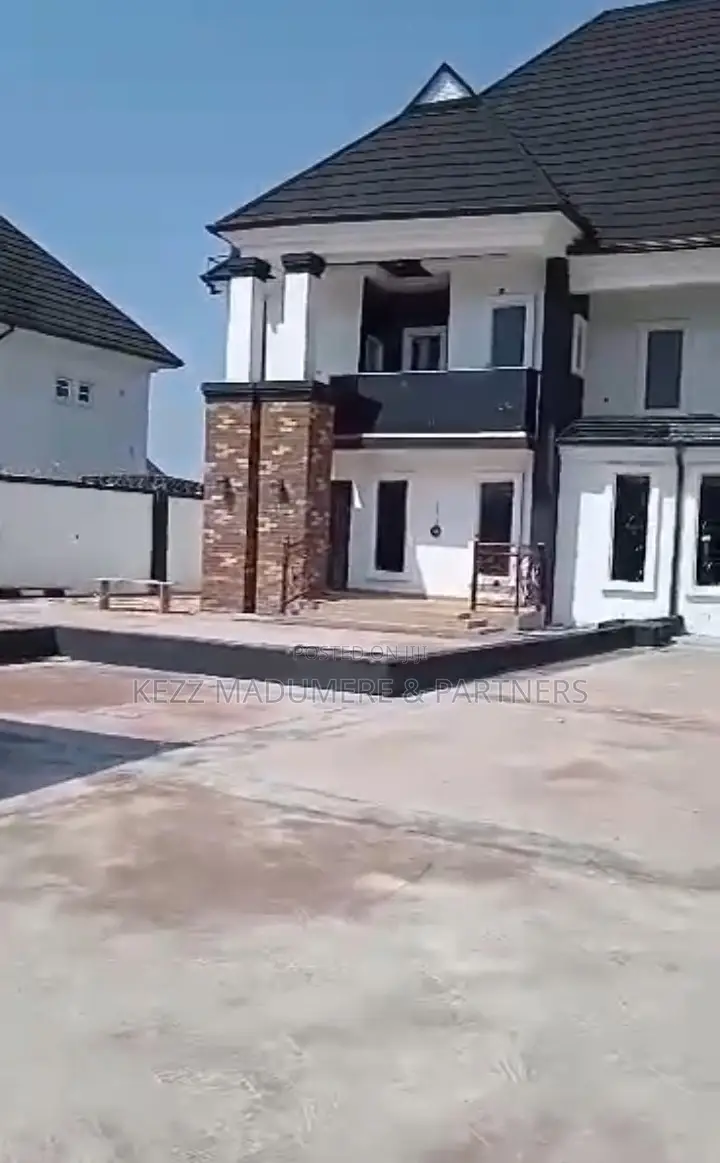 4bdrm Duplex in Near Amakaohia, Owerri for sale
