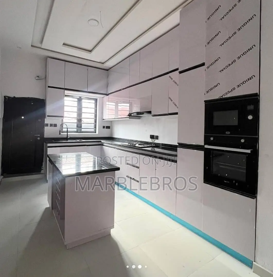 MB77, Luxury Marble Countertop Finishing Design