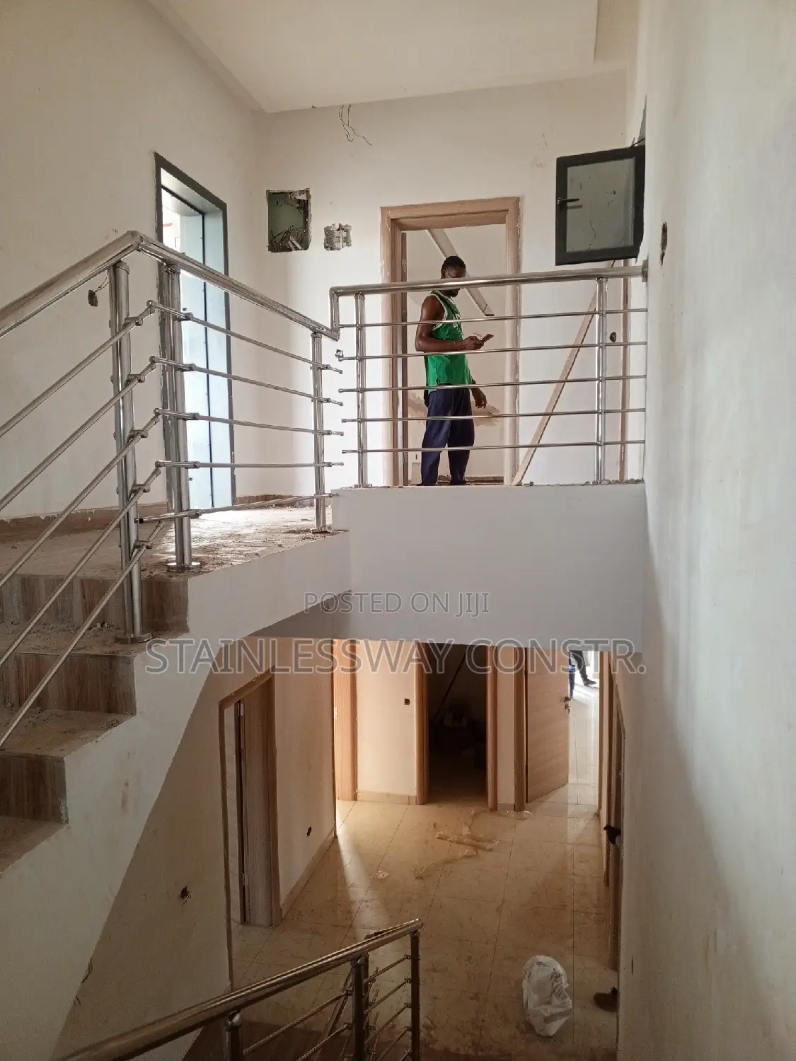 5-Lining Staircase Railing 