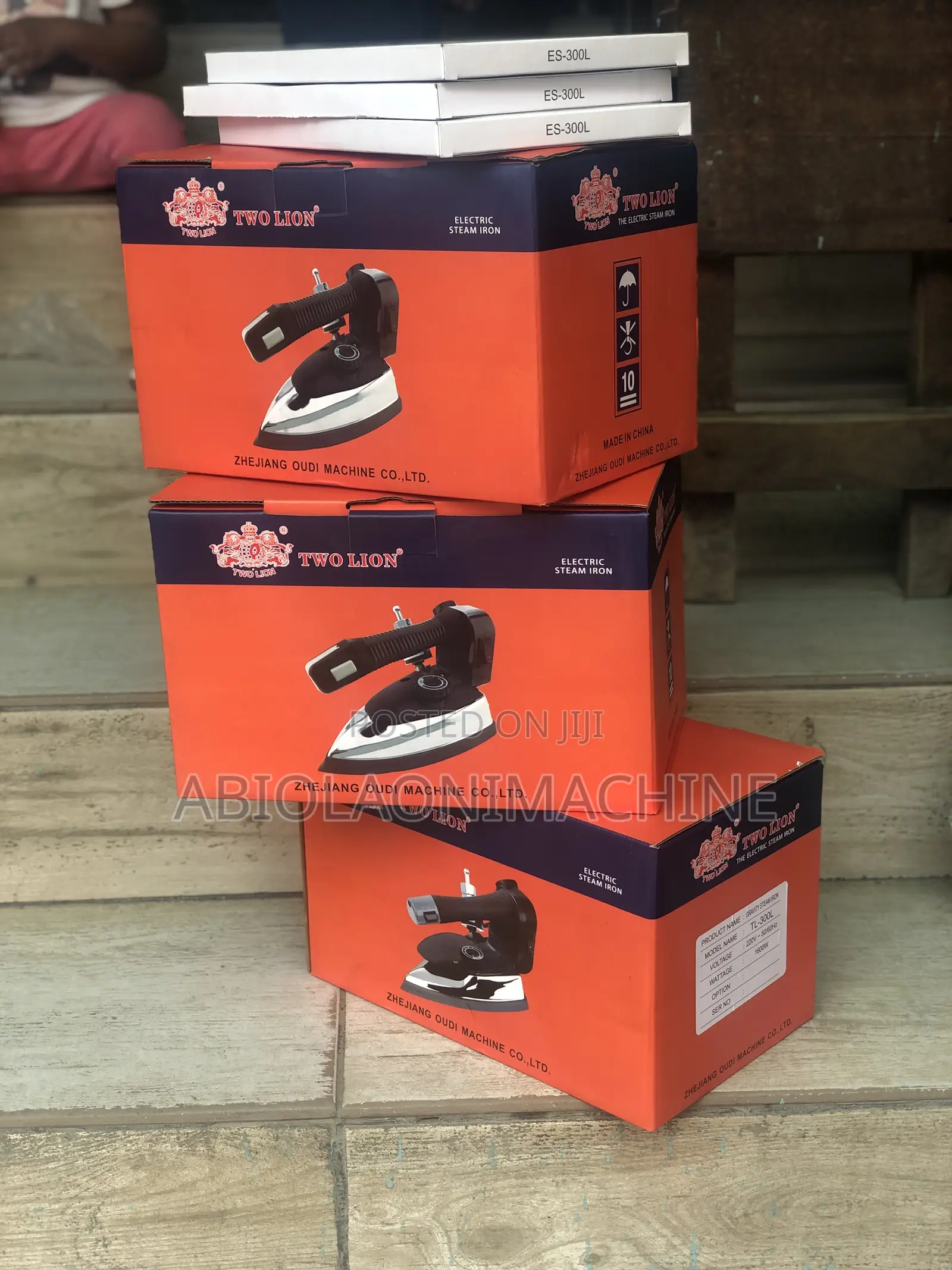 Two Lion Steam Iron With Free Teflon Shoe