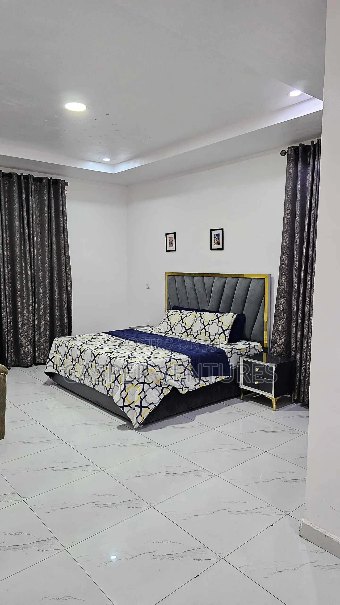 Luxurious and Sparkling Miniflat