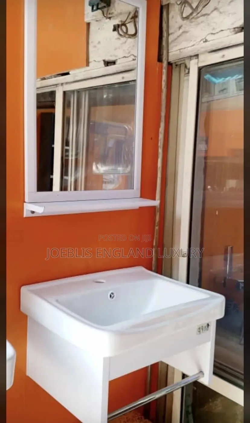 Hanging Basin With Rail and Mirror England Standard