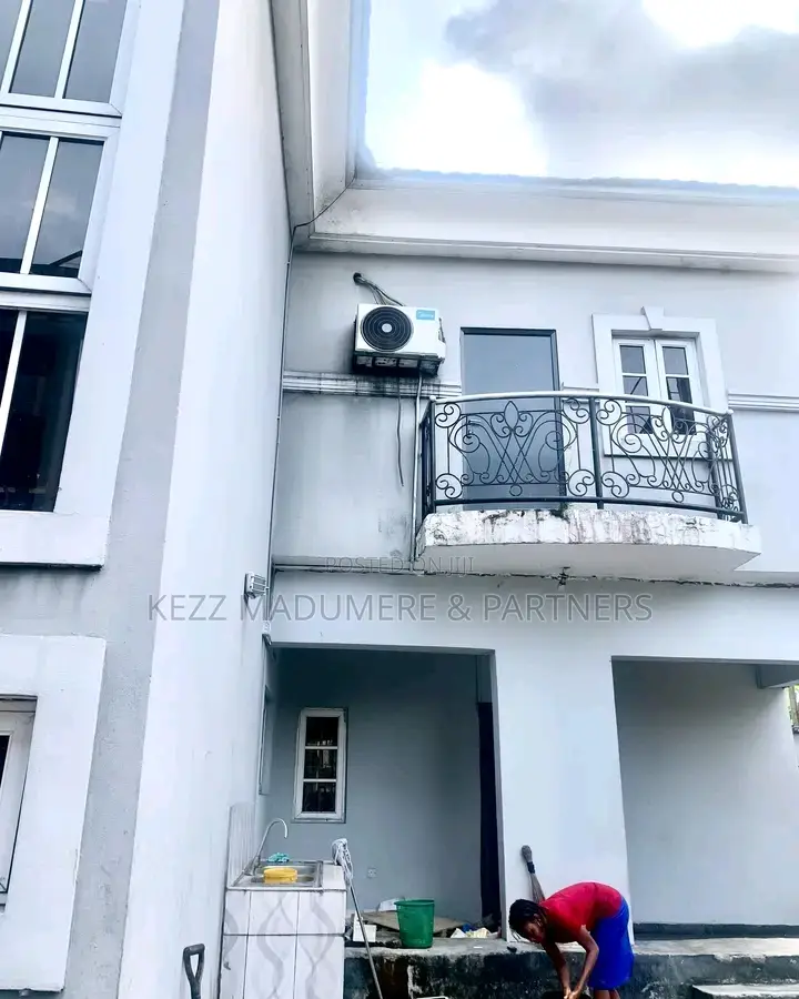 4bdrm Duplex in Dr Peter Odili, Port for sale