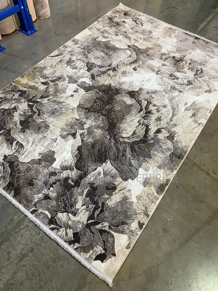 Modern Quality Persian Centre Rug