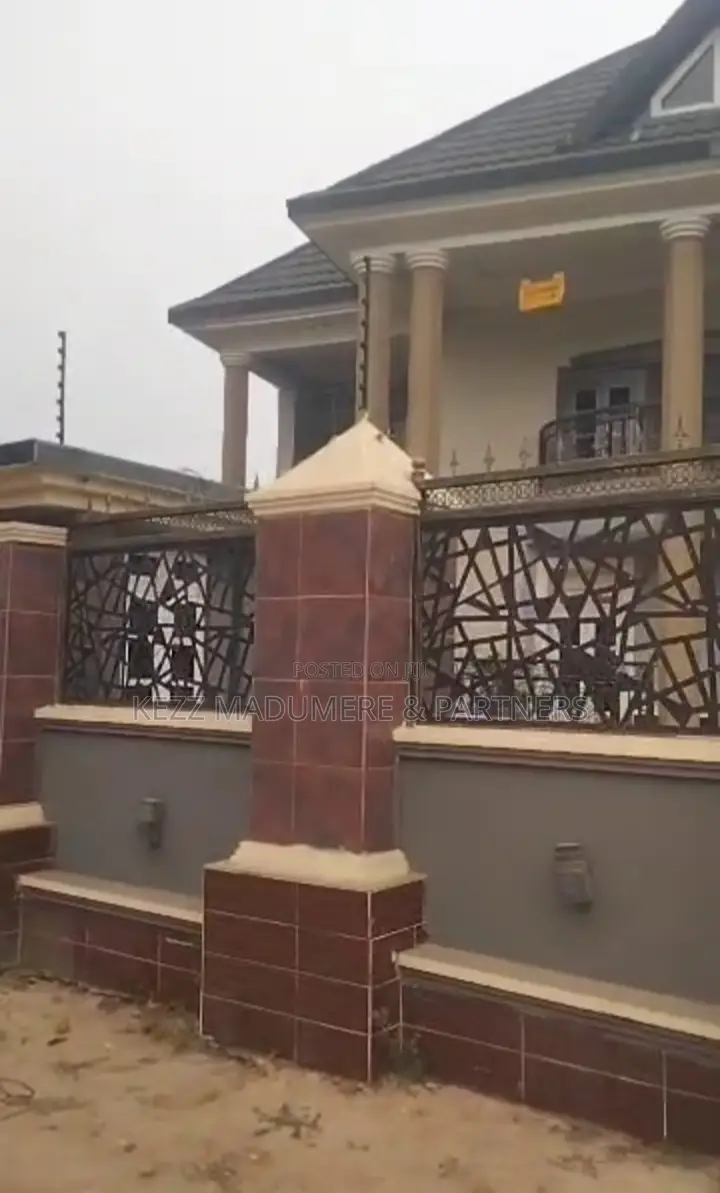 6bdrm Duplex in Akanawu Estate , for sale