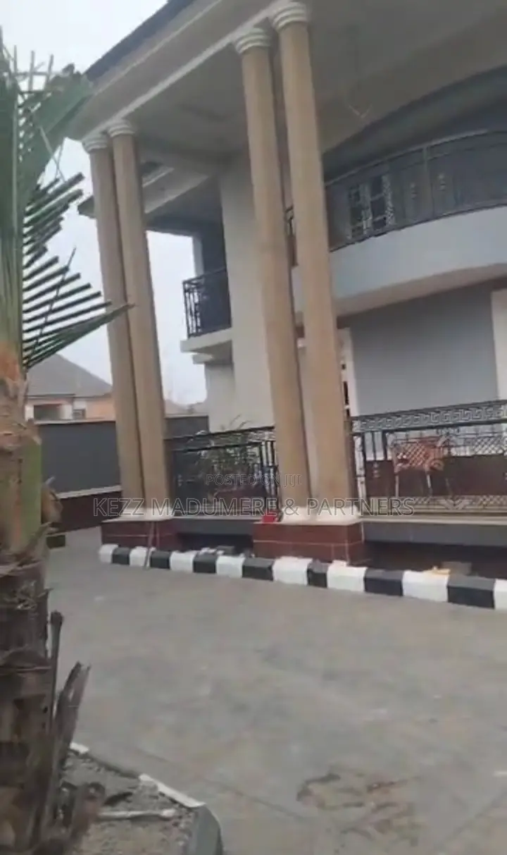6bdrm Duplex in Akanawu Estate , for sale