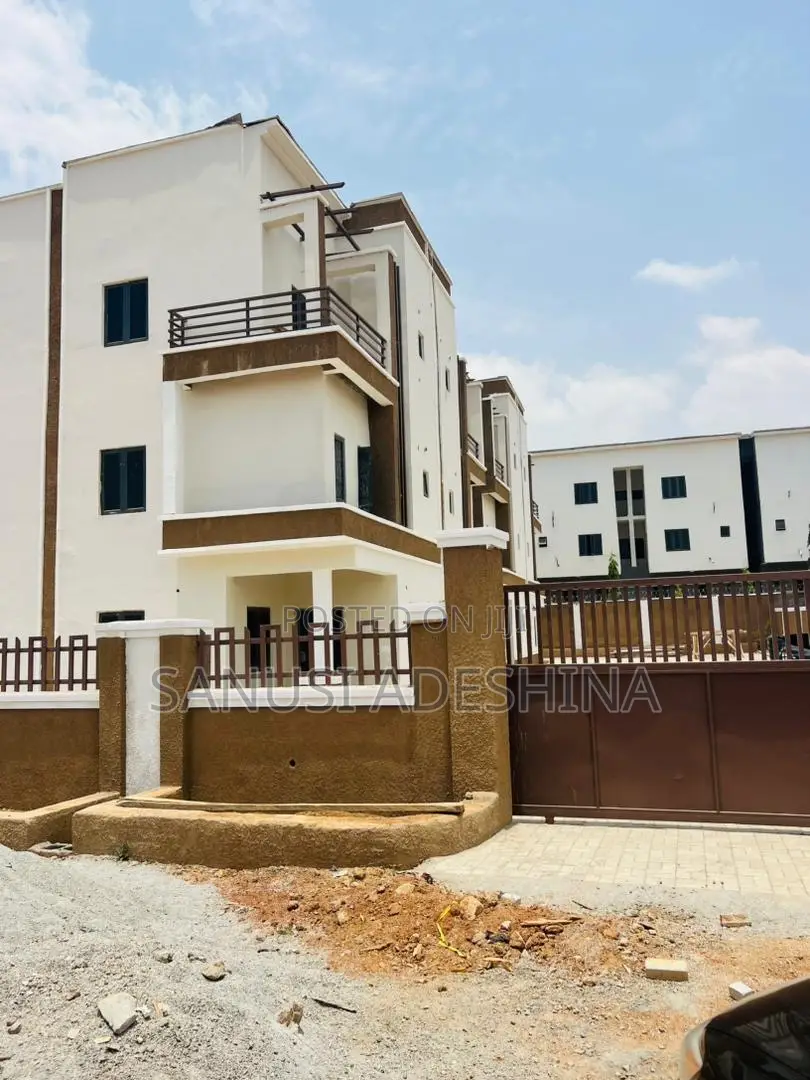 4bdrm Duplex in Jahi Abuja Nigerian for sale