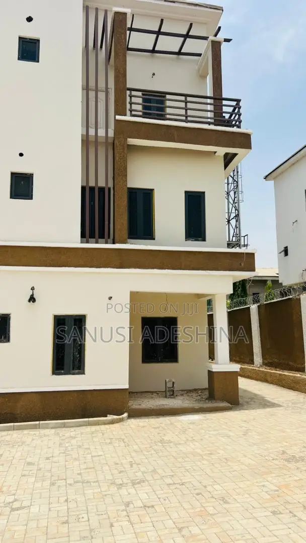 4bdrm Duplex in Jahi Abuja Nigerian for sale