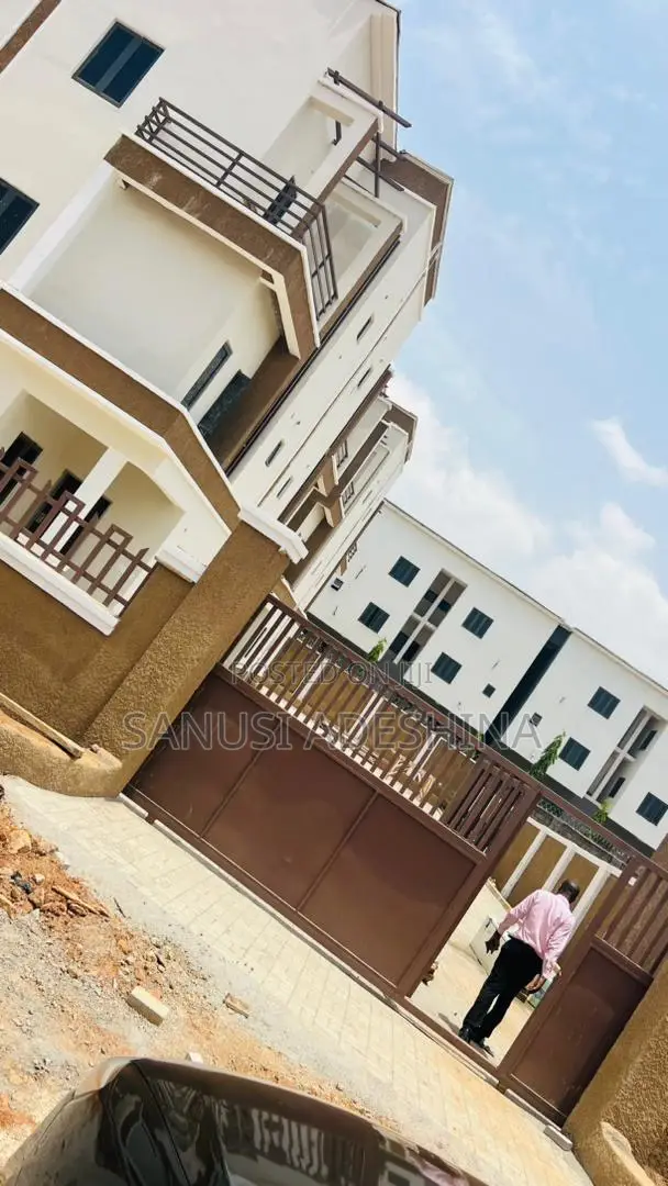 4bdrm Duplex in Jahi Abuja Nigerian for sale