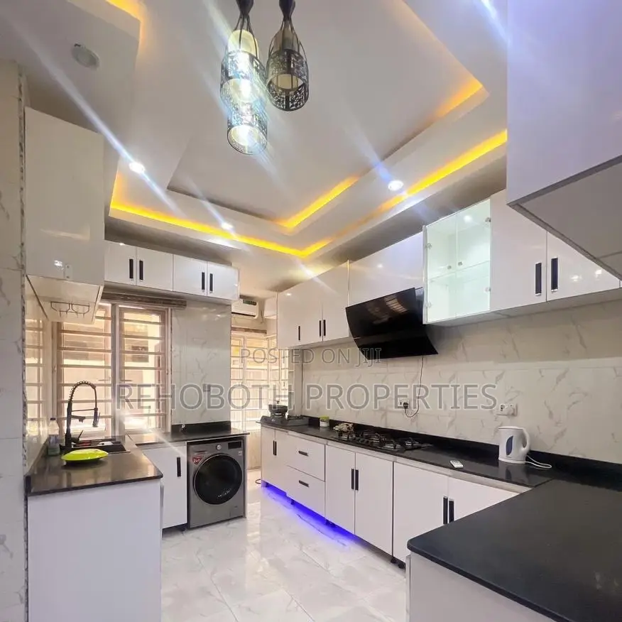 7bdrm Duplex in Akala Estate, Ibadan for sale