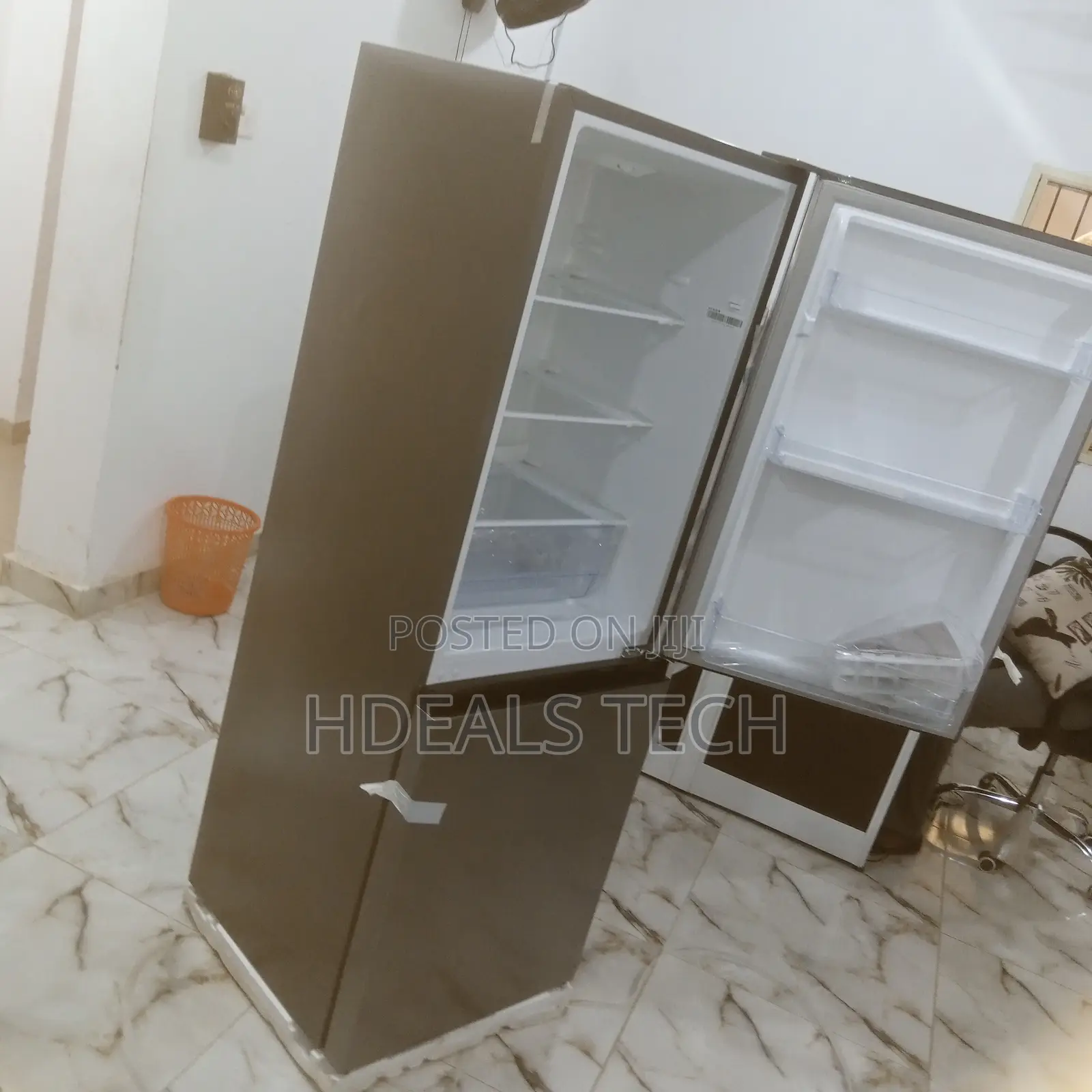 Best-Selling Refrigerator Hisence 225L.