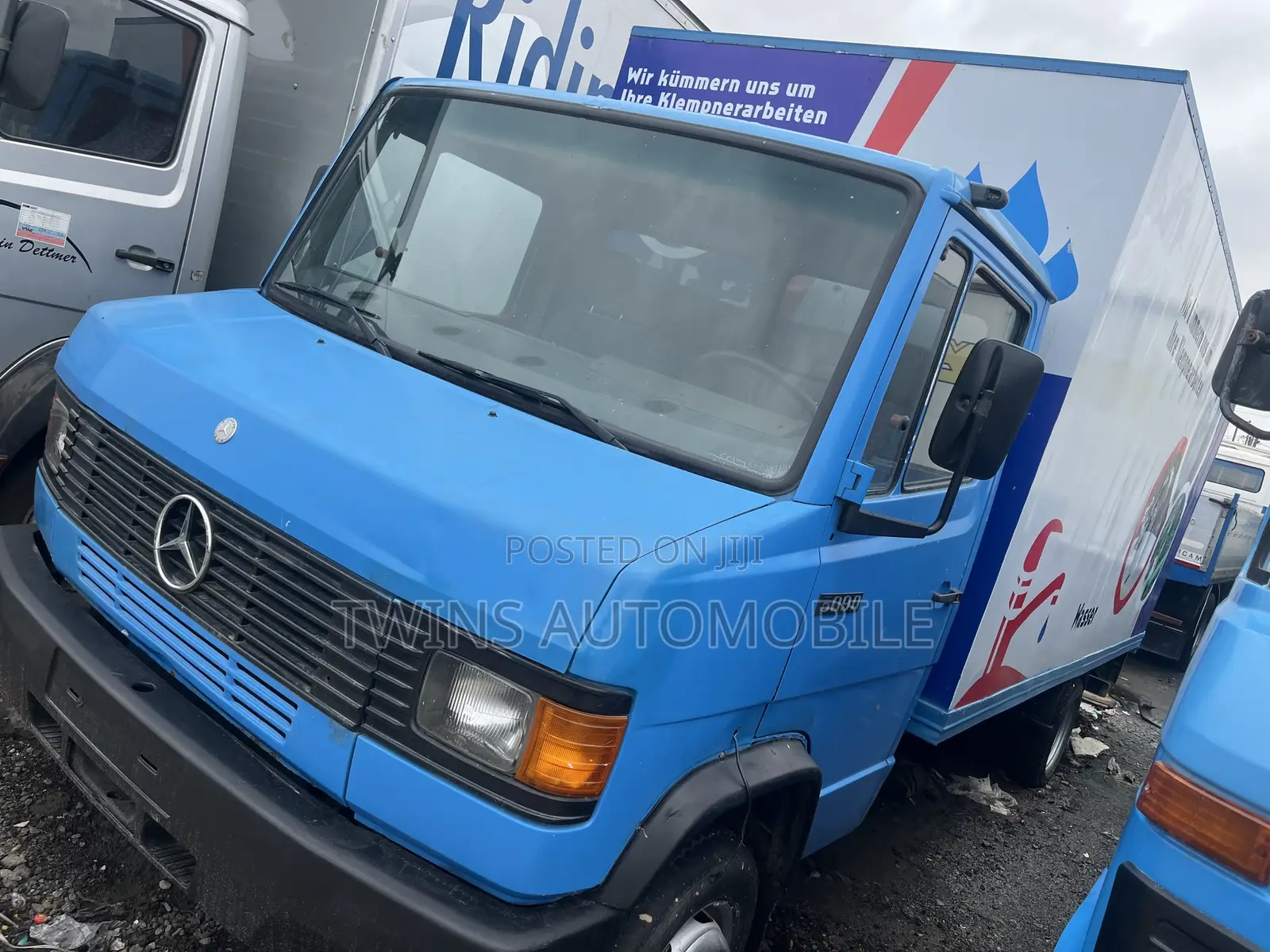 Mercedes-Benz 609 Container Body