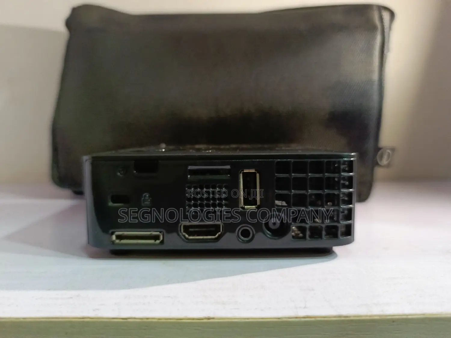 Dell M115HD Mobile LED WXGA Projector