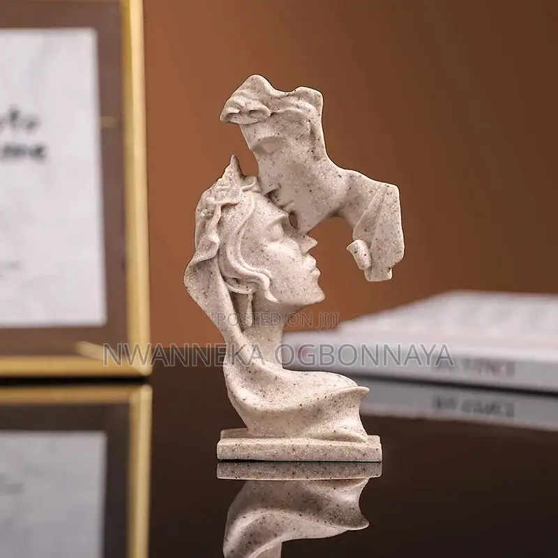 Lovers Statue Mini Resin Crafts