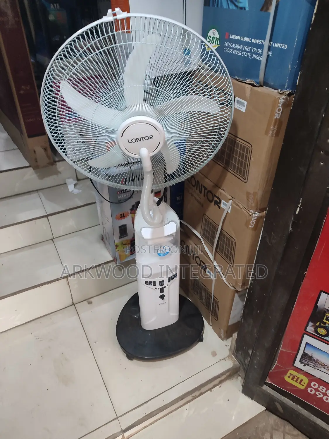 Water Mist Lontor Rechargeable Standing Fan 18inches
