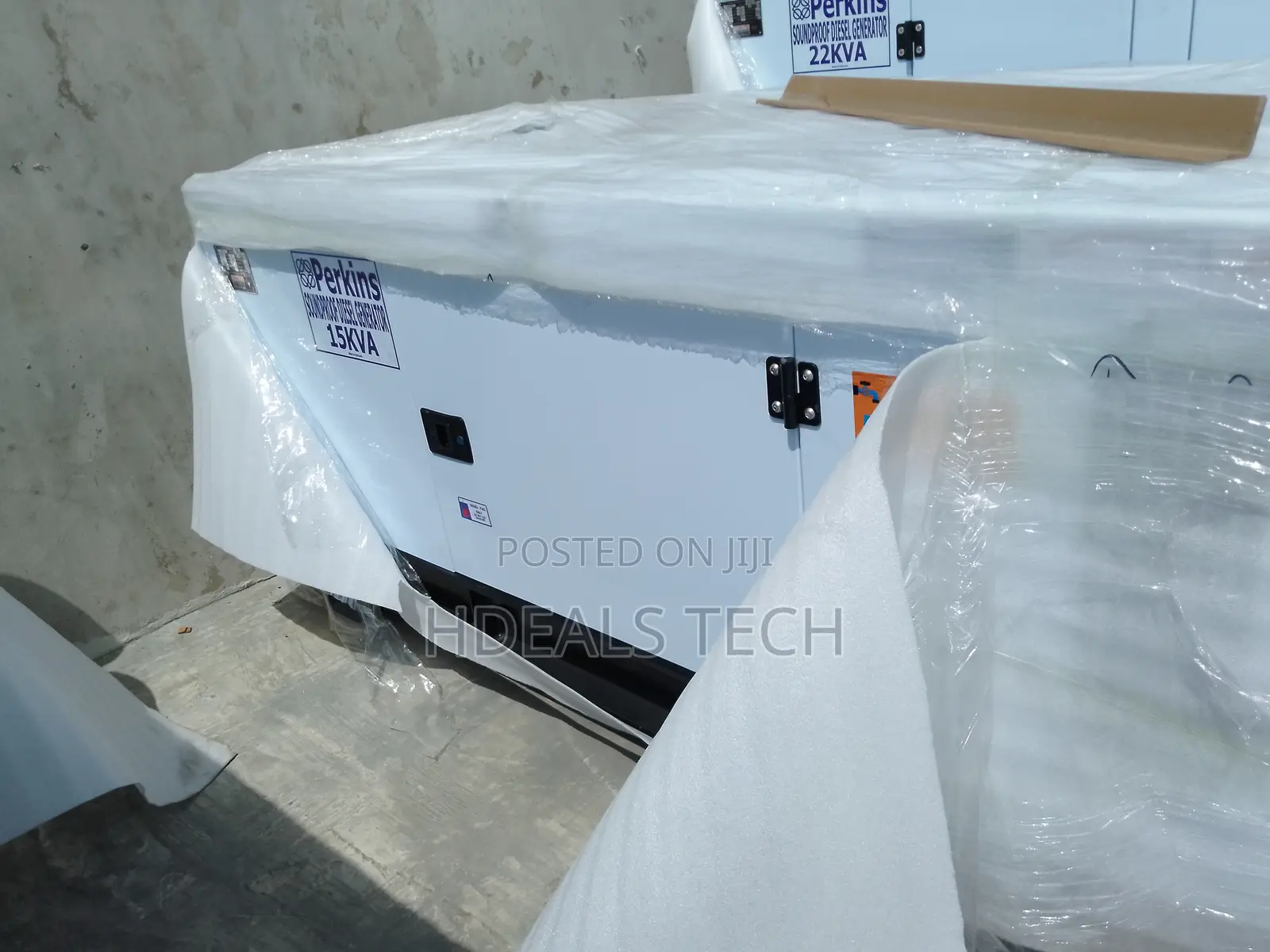 Soundproof Perkins 15kva Diesel Generator.