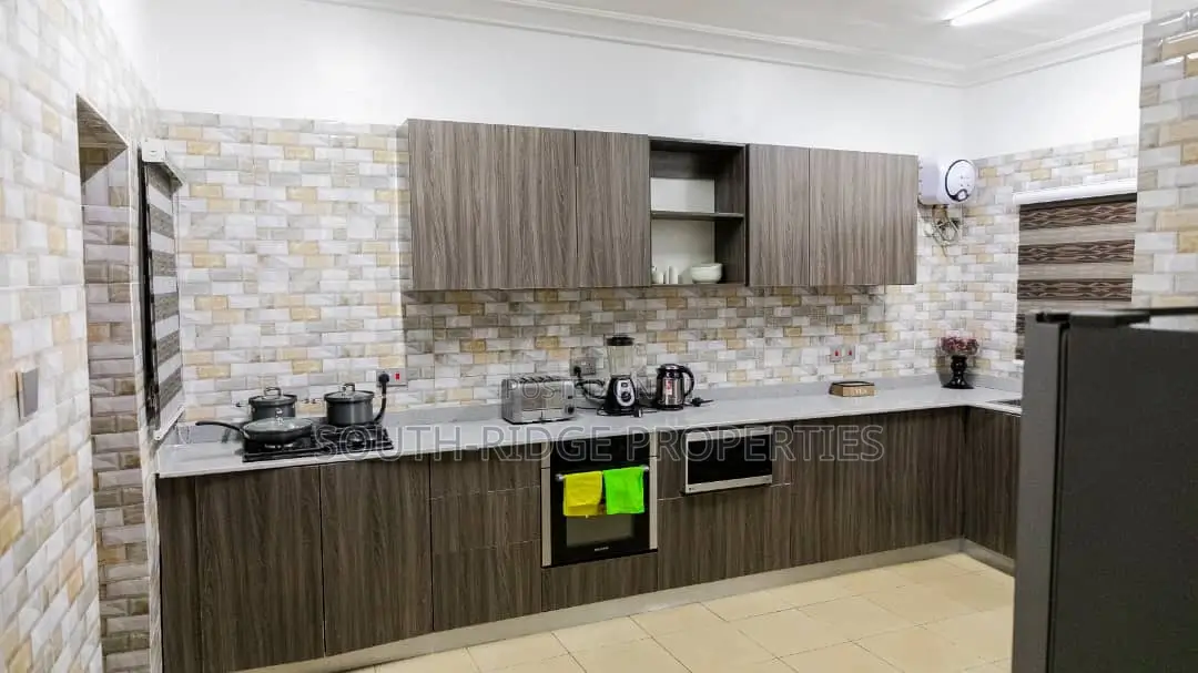 Exquisitely Furnished 2-Bedroom Flat