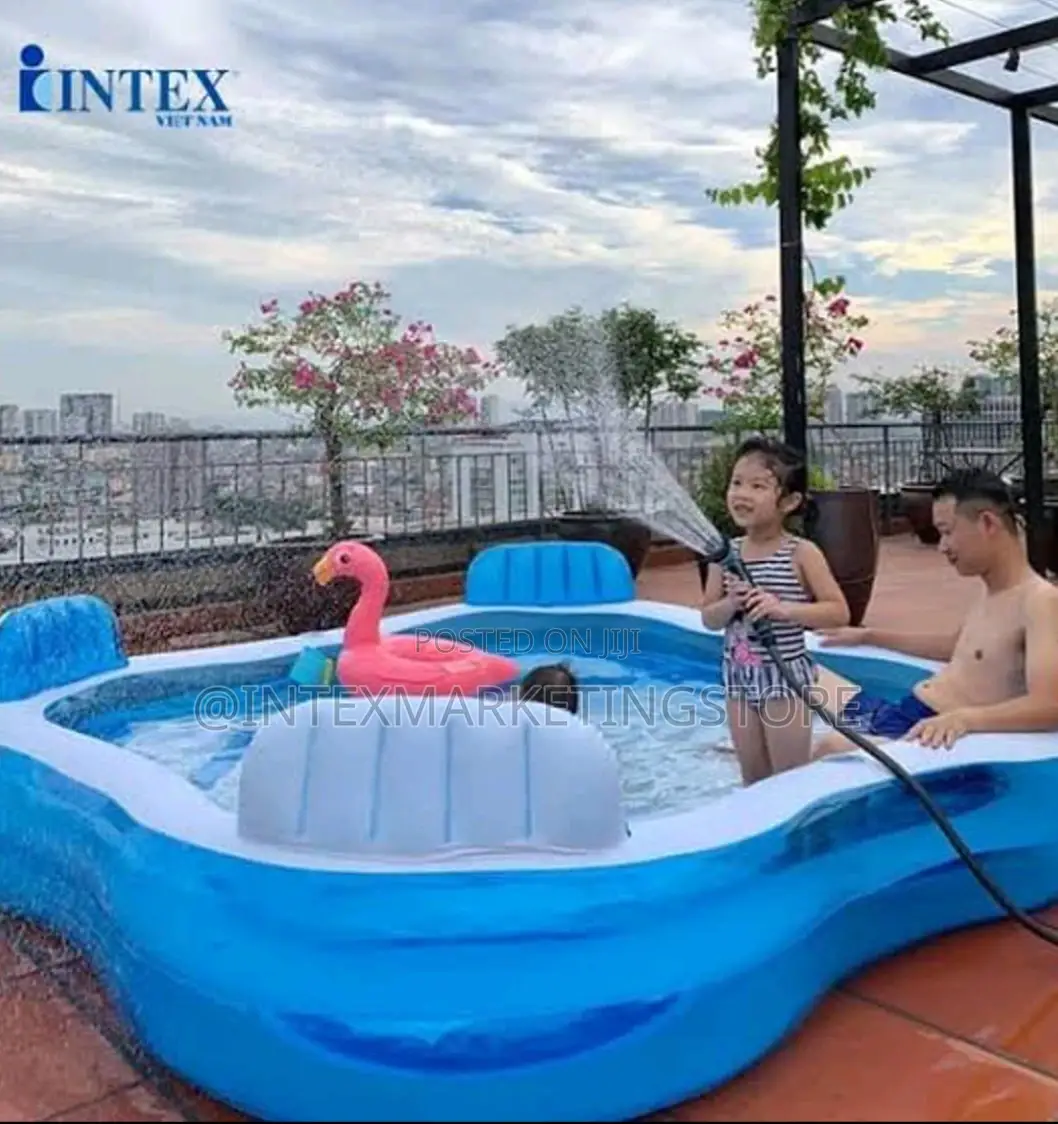 Intex Pool Swim Center Family Lounge