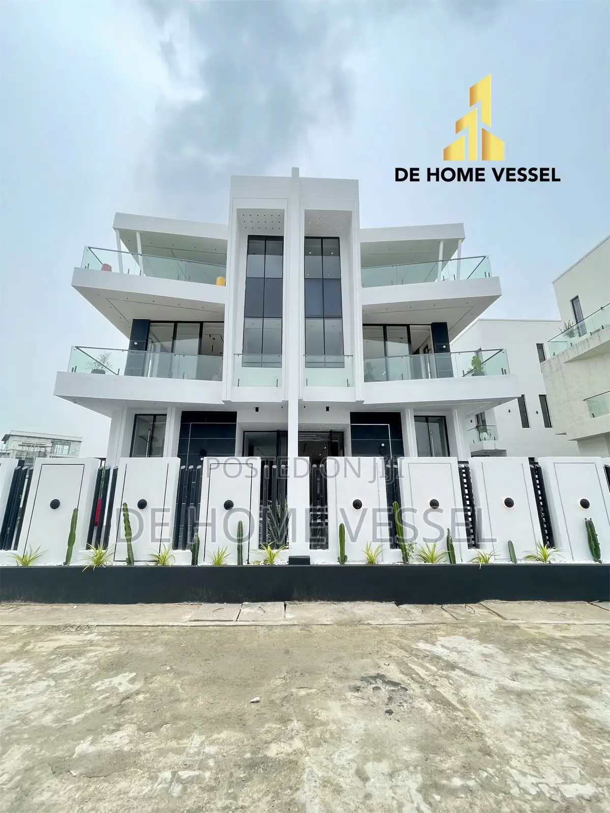 5bdrm Duplex in Osapa london for sale
